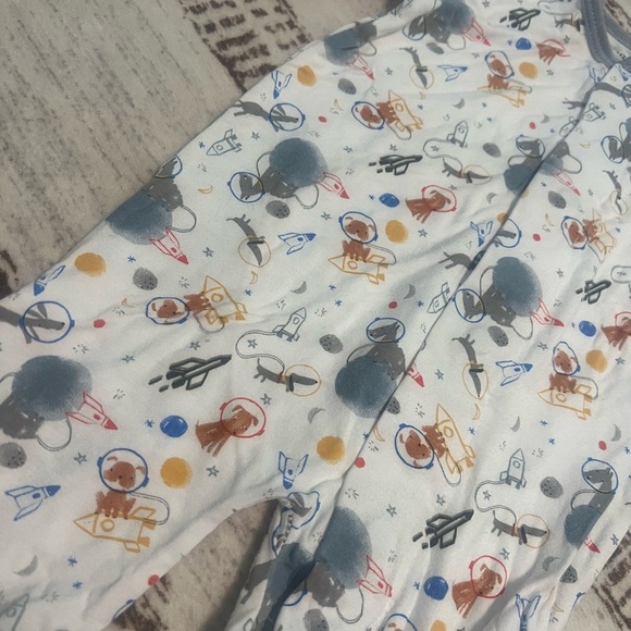 Magnetic Me astro pups modal magnetic coverall size newborn like new condition - Picture 2 of 4